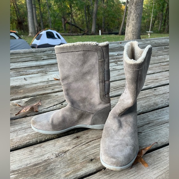 Gray Suede Croc Boots Girls Size 5 Crocs Sherpa Fleece Lining Fall Winter Boots - Picture 4 of 14